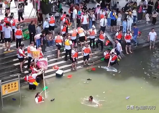 龙舟翻2条翻船原因离谱这下要被嘲笑了pg电子入口猎德村的船翻了！3条新(图5)